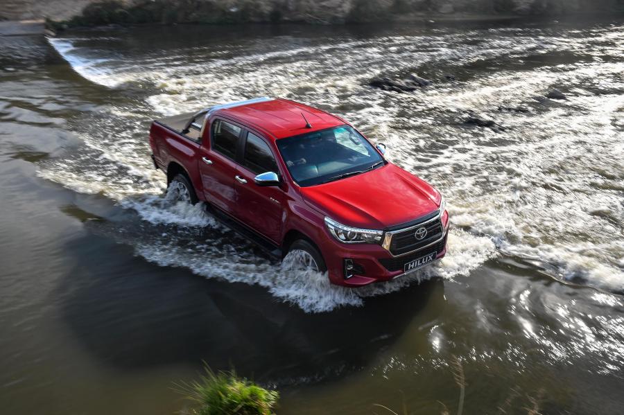  Toyota Hilux 4x4 Raider Double Cab 2018 года  (ZA) (фото 19 из 40)